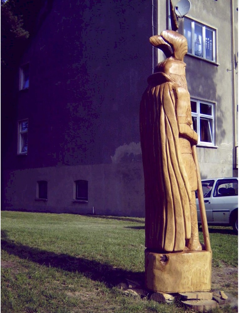 Odin kann mit seinem Rücken durch das Gewand schon mal entzücken.  Klick auf das Bild und es geht zurück auf die Ausgangsseite.