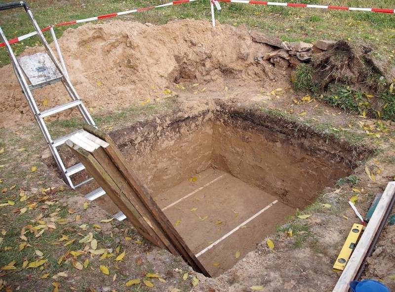 Die Baugrube fr den Bau des 1. Teils fr den Brunnen ist erstellt