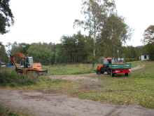 Der Transport mit Bagger und Traktor. Klicken Sie auf das Bild, so gelangen Sie zu einer Vergrerung.