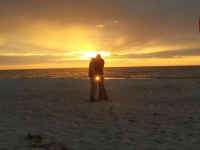 Jung und verliebt am schönen Ostseestrand - Bild von Inga Kümmel