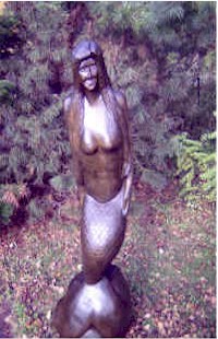 Figur in der Galerie - kleine Werke